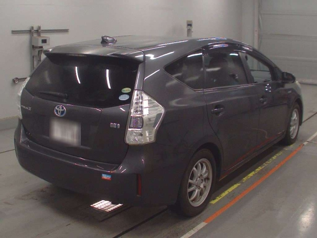 TOYOTA PRIUS ALPHA 2013