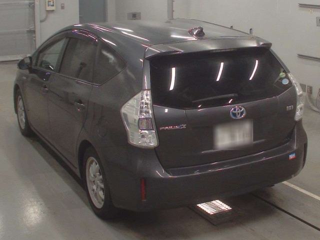 TOYOTA PRIUS ALPHA 2013