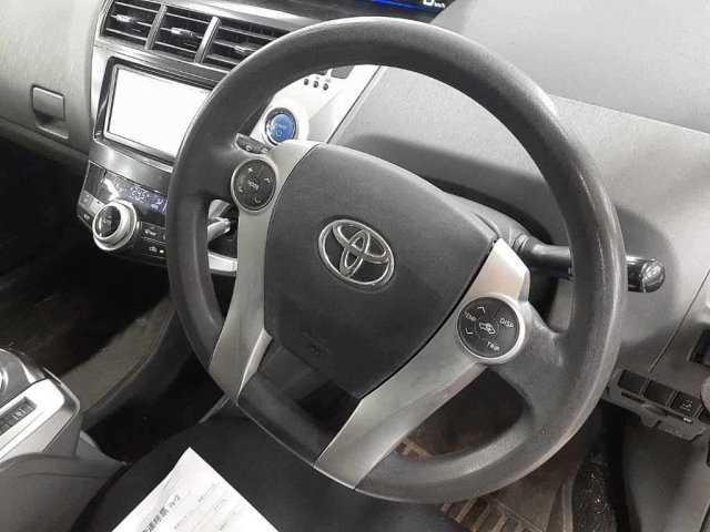 TOYOTA PRIUS ALPHA 2013