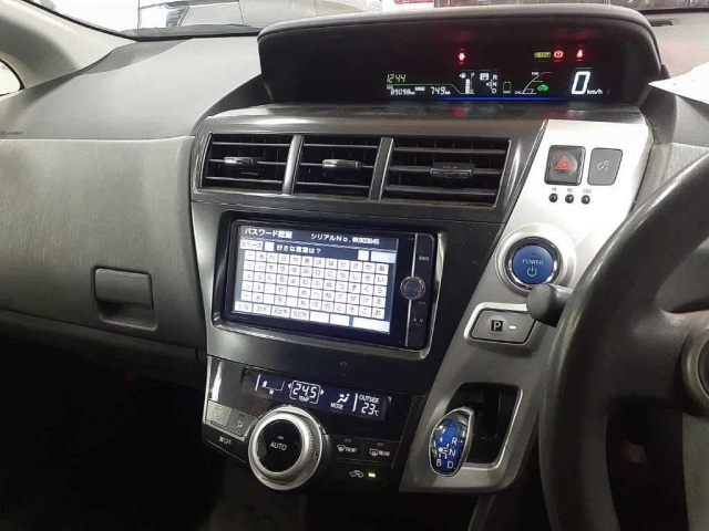 TOYOTA PRIUS ALPHA 2013