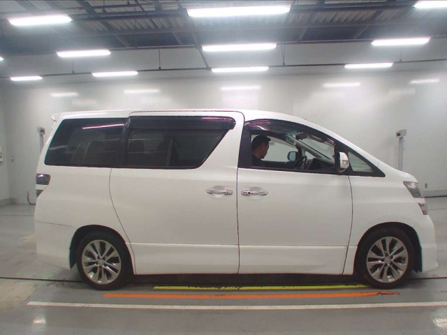 TOYOTA VELLFIRE 2010