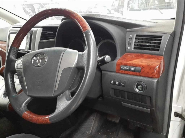 TOYOTA VELLFIRE 2010