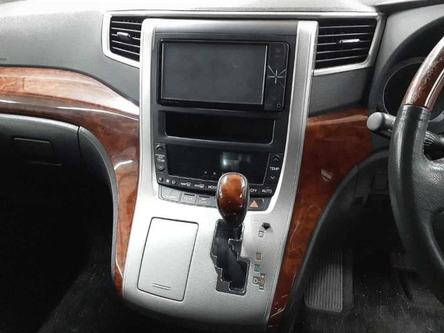 TOYOTA VELLFIRE 2010