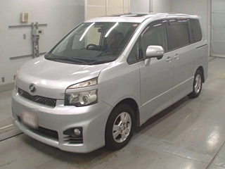 TOYOTA VOXY 2013