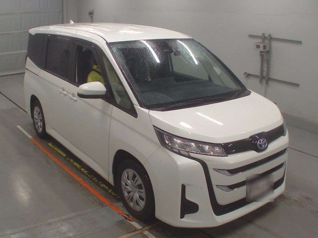 TOYOTA NOAH 2022