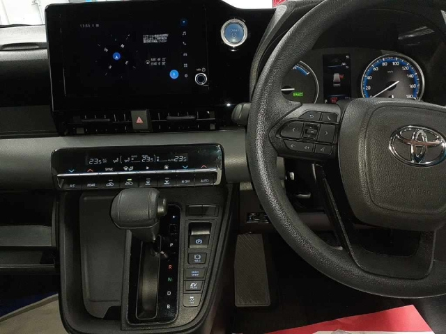 TOYOTA NOAH 2022