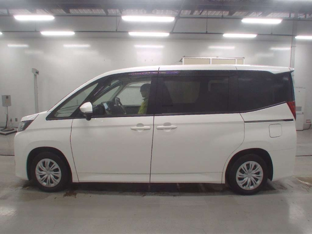TOYOTA NOAH 2022