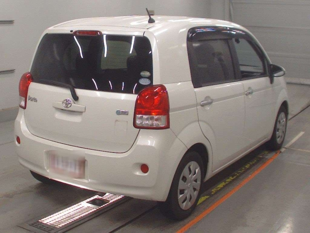TOYOTA PORTE 2015