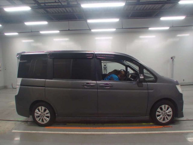 HONDA STEP WAGON 2009