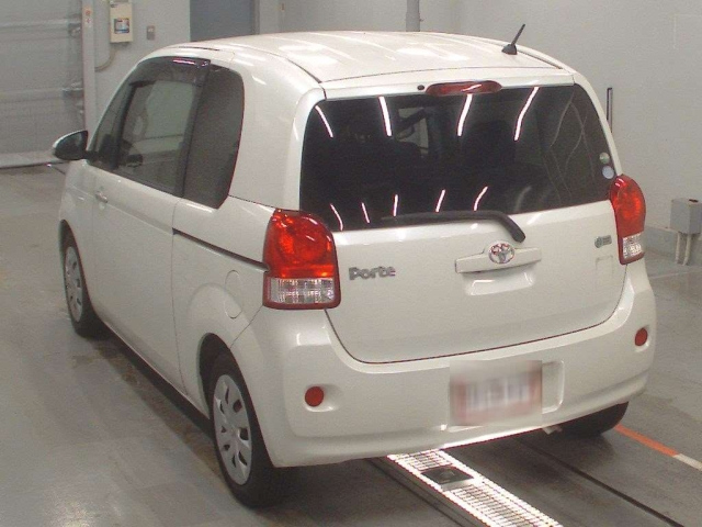TOYOTA PORTE 2015