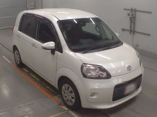 TOYOTA PORTE 2015