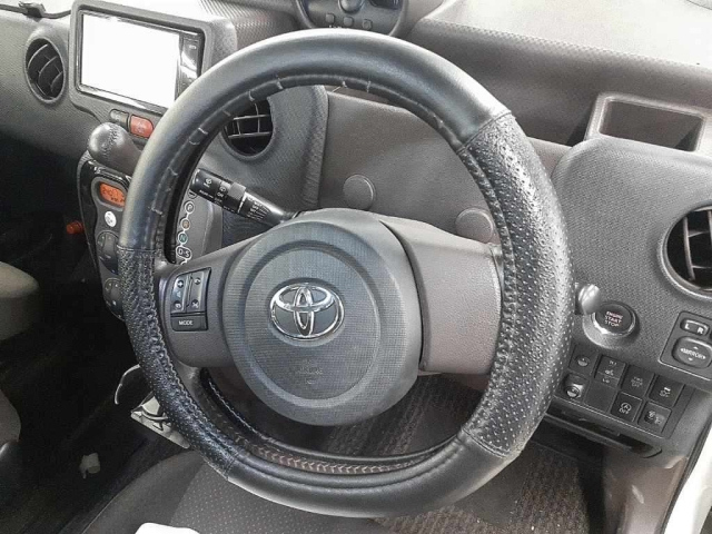 TOYOTA PORTE 2015