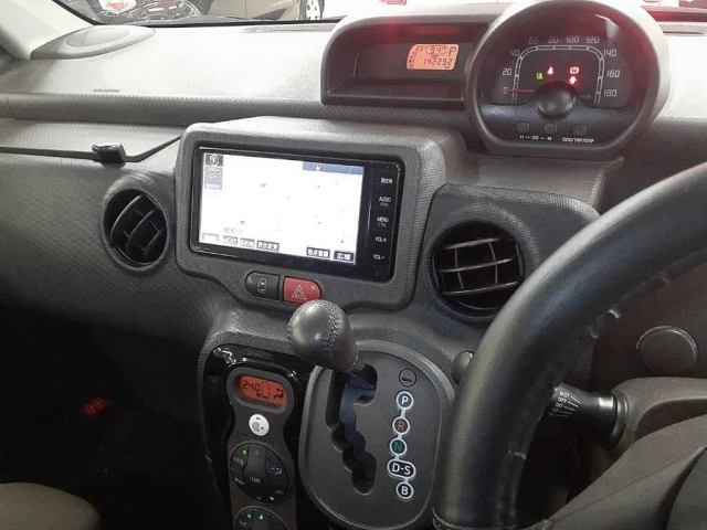 TOYOTA PORTE 2015