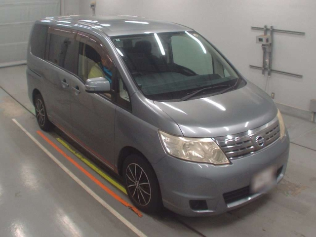 NISSAN SERENA 2010