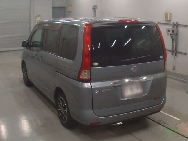 NISSAN SERENA 2010