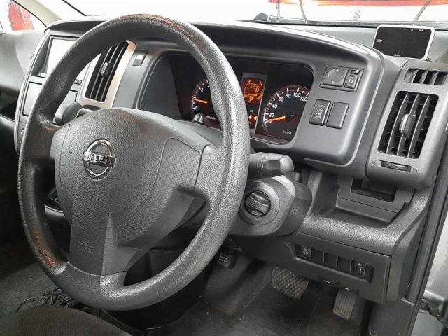 NISSAN SERENA 2010