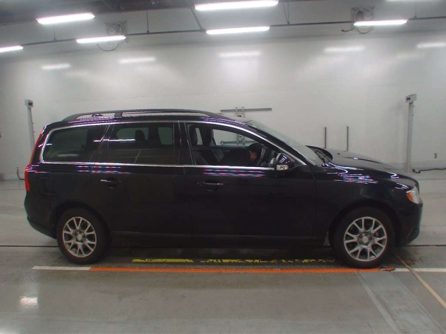 VOLVO V70 2010