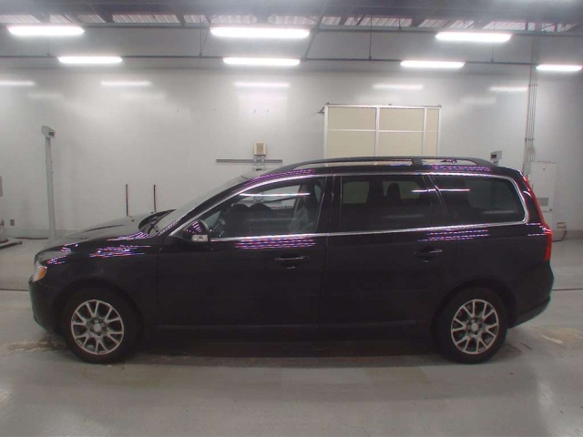 VOLVO V70 2010