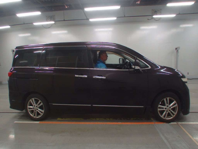 NISSAN ELGRAND 2010