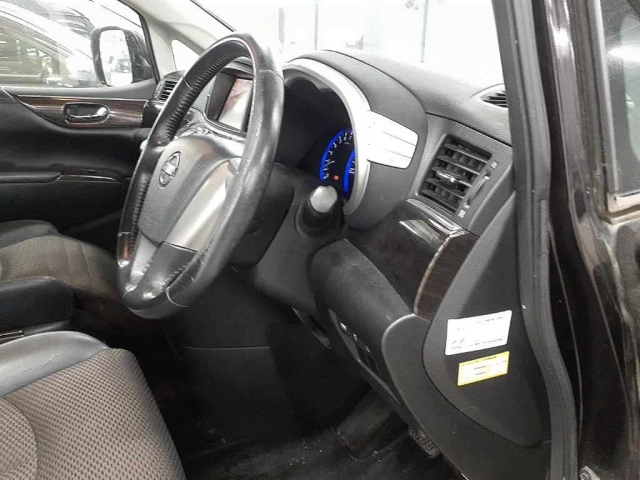 NISSAN ELGRAND 2010