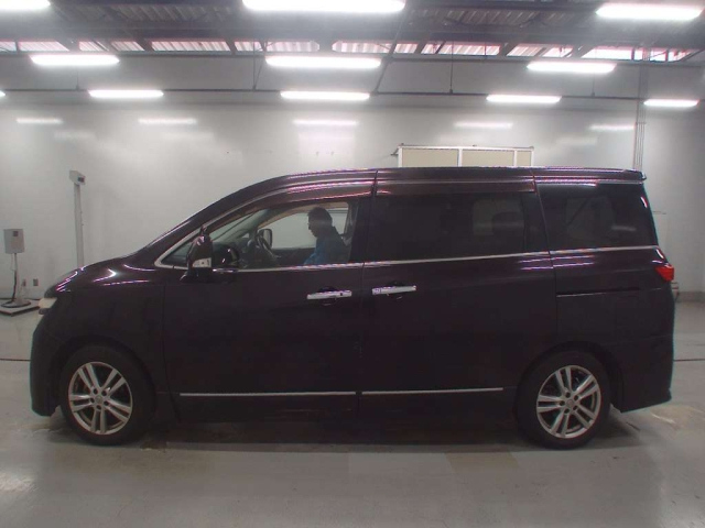 NISSAN ELGRAND 2010
