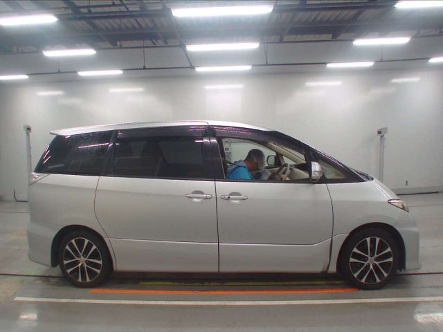 TOYOTA ESTIMA 2013