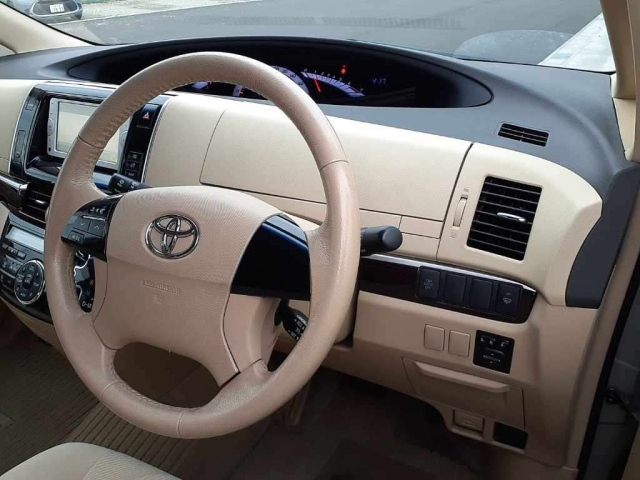 TOYOTA ESTIMA 2013
