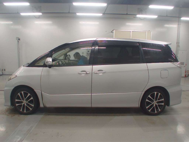TOYOTA ESTIMA 2013