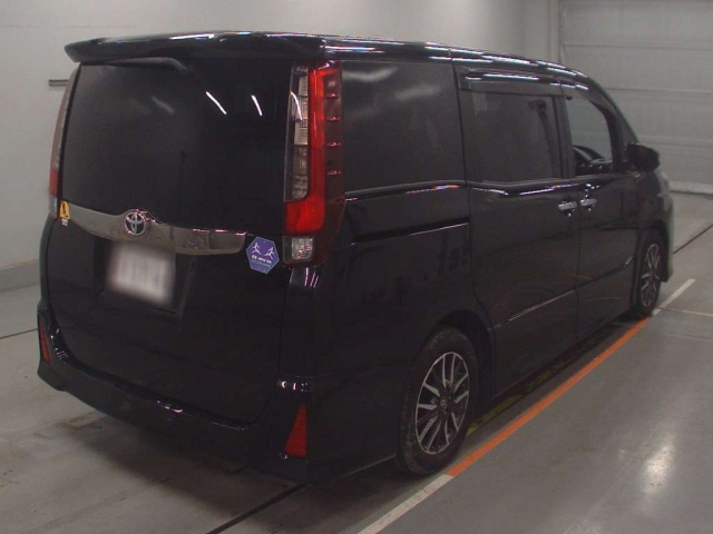 TOYOTA NOAH 2016