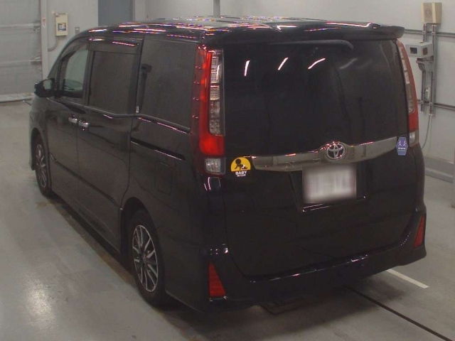 TOYOTA NOAH 2016
