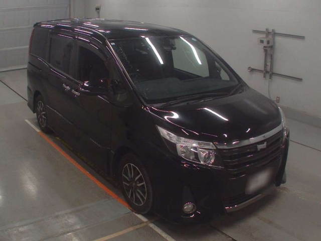 TOYOTA NOAH 2016