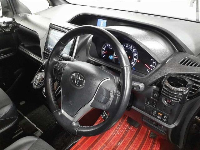 TOYOTA NOAH 2016
