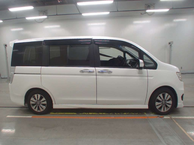HONDA STEP WAGON 2013