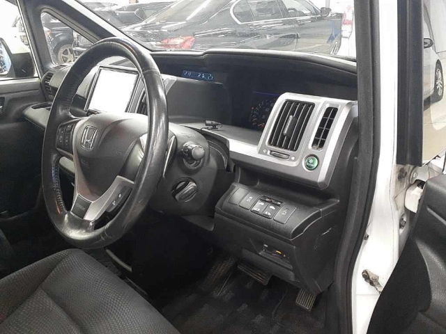 HONDA STEP WAGON 2013
