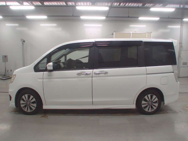HONDA STEP WAGON 2013