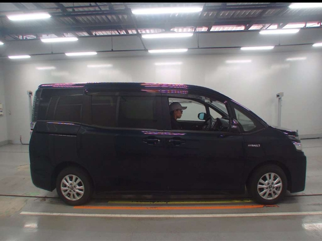 TOYOTA VOXY 2018