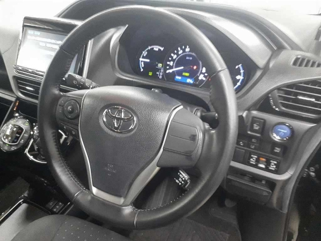 TOYOTA VOXY 2018