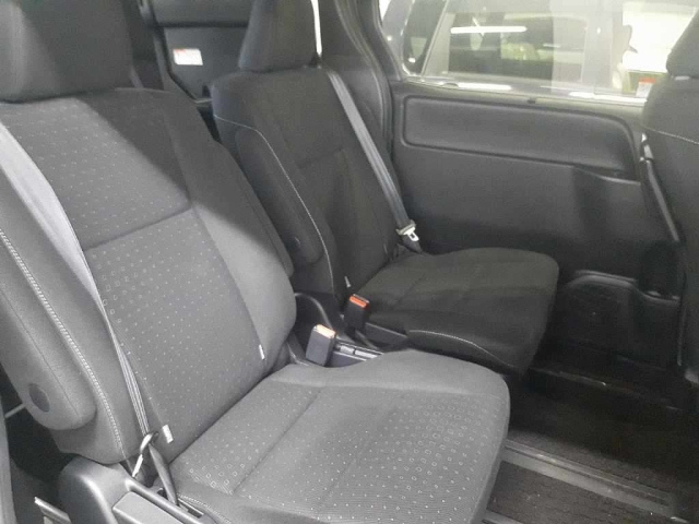 TOYOTA VOXY 2018