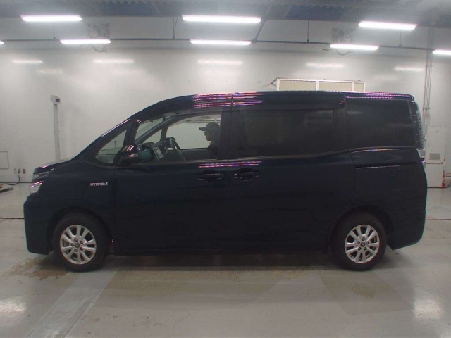 TOYOTA VOXY 2018