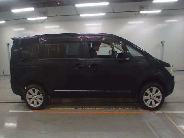 MITSUBISHI DELICA D5 2010