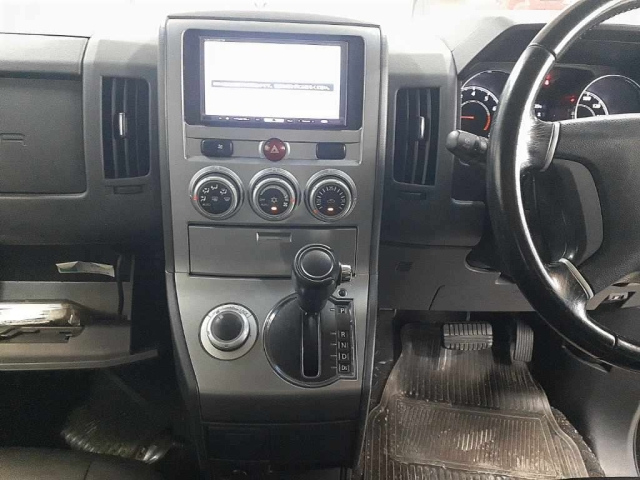 MITSUBISHI DELICA D5 2010