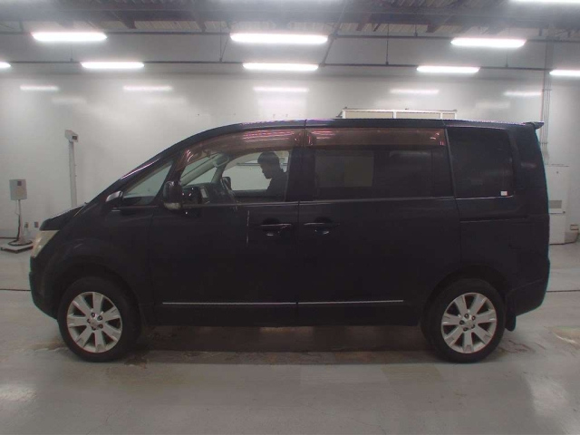MITSUBISHI DELICA D5 2010