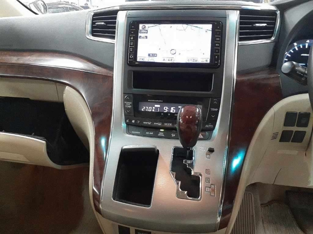 TOYOTA ALPHARD 2009