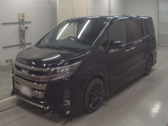 TOYOTA NOAH 2018