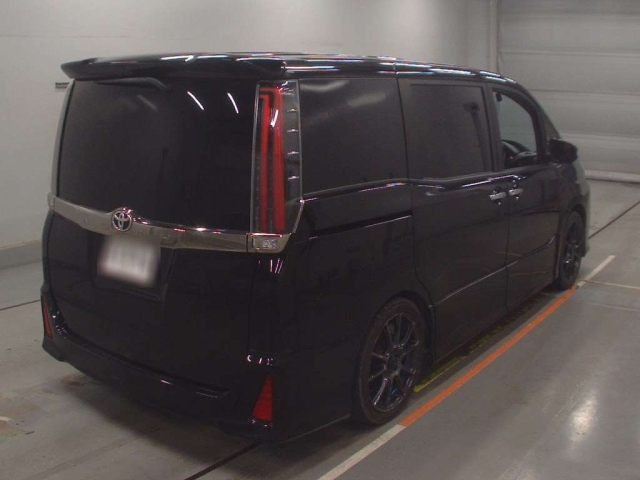 TOYOTA NOAH 2018