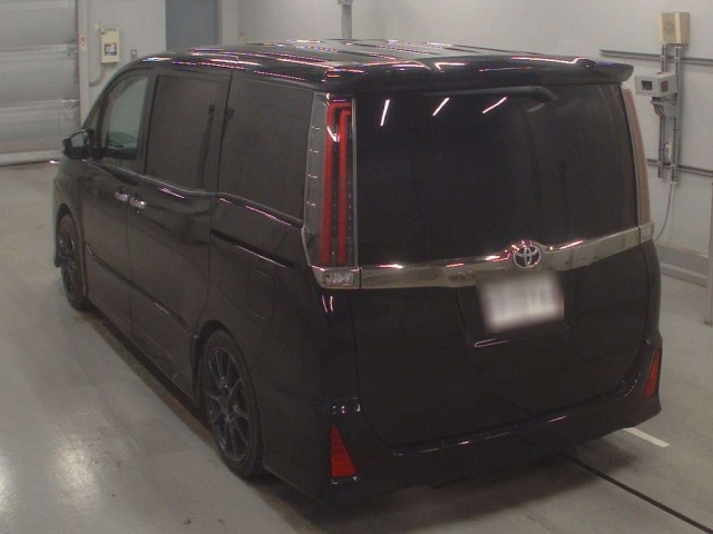 TOYOTA NOAH 2018