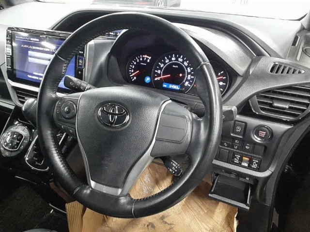 TOYOTA NOAH 2018