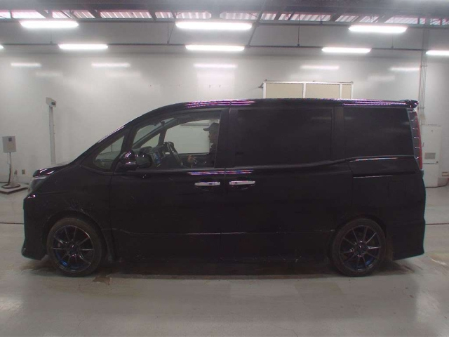 TOYOTA NOAH 2018