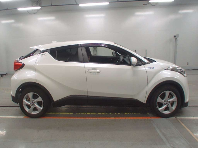 TOYOTA C-HR 2017