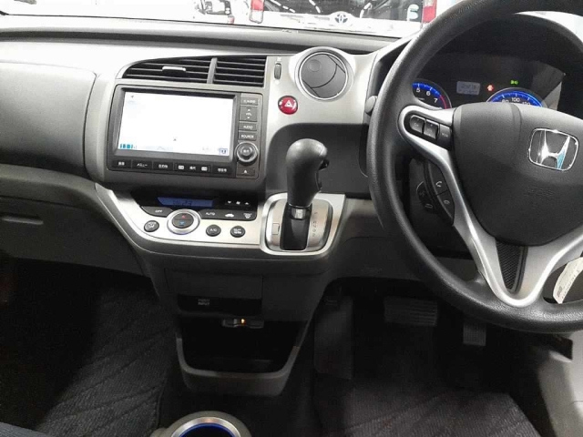 HONDA STREAM 2011